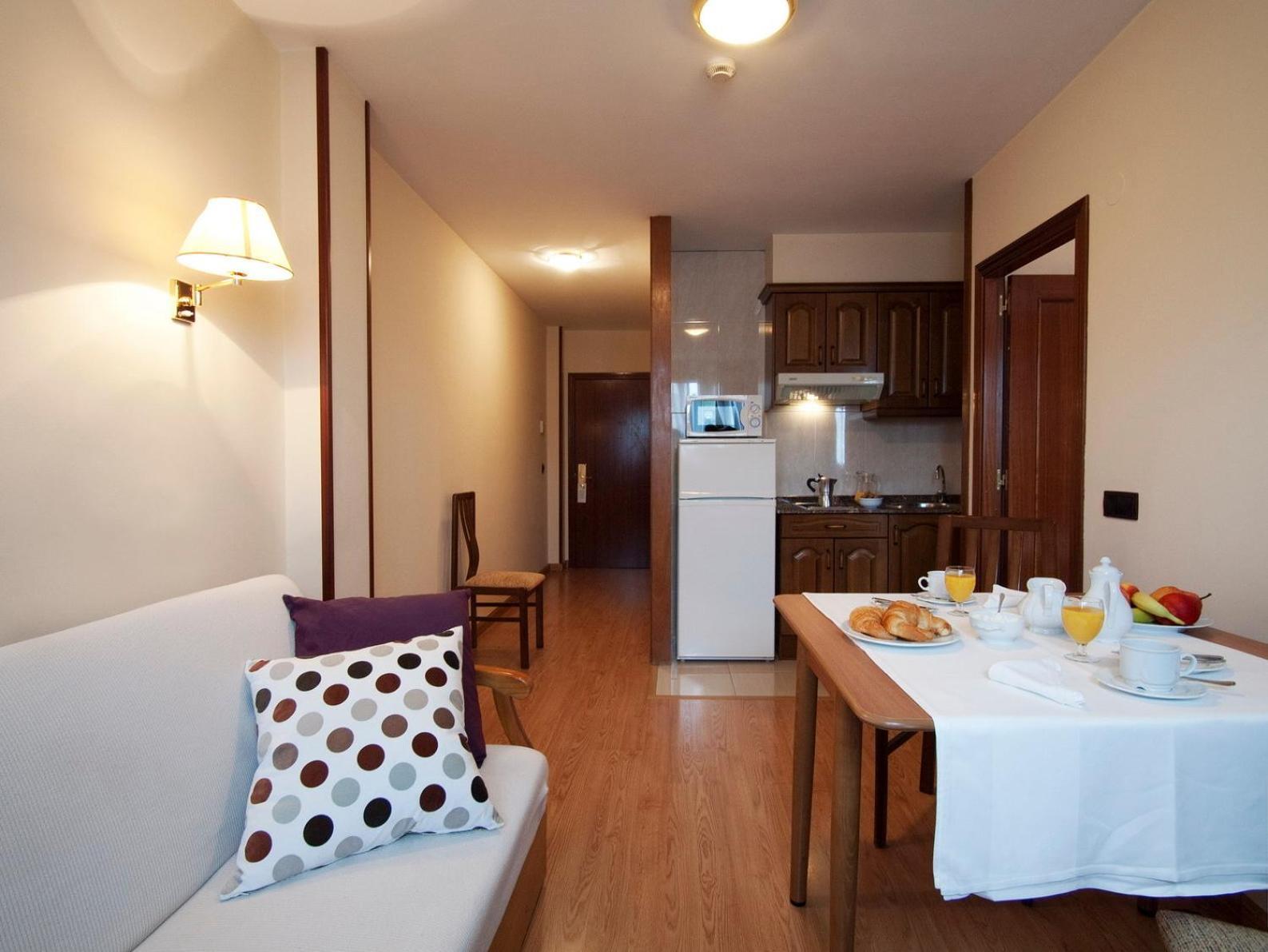 Hotel Y Apartamentos Arias Navia Esterno foto