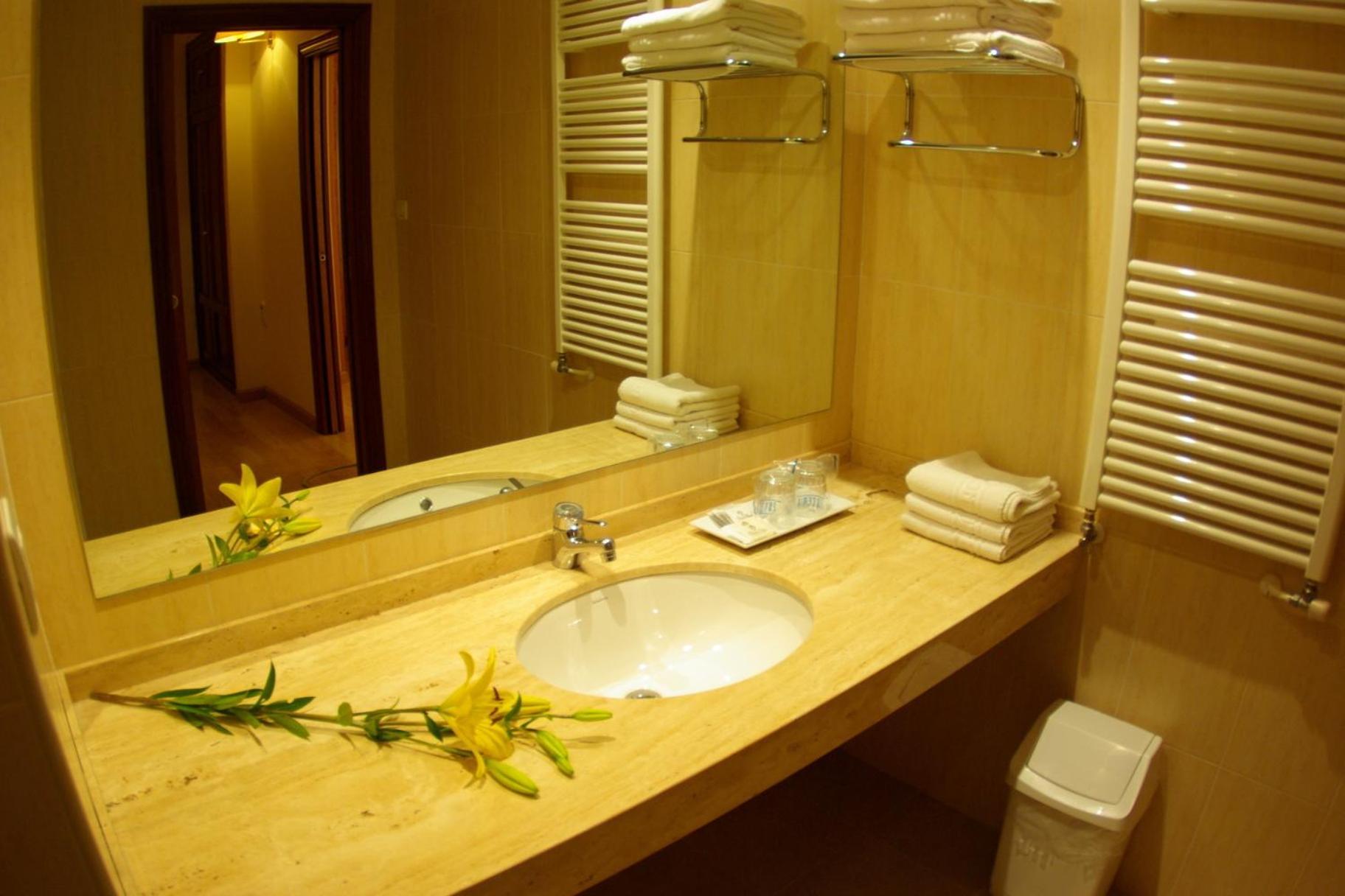 Hotel Y Apartamentos Arias Navia Esterno foto