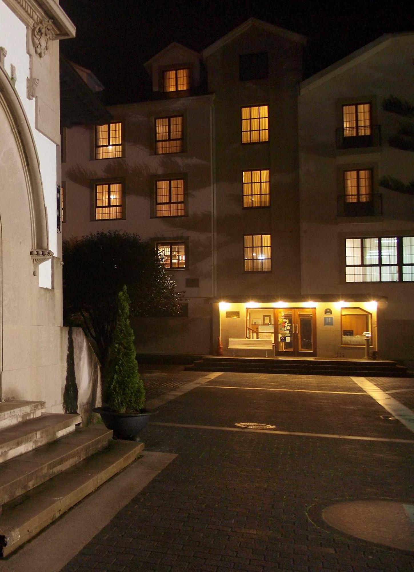 Hotel Y Apartamentos Arias Navia Esterno foto