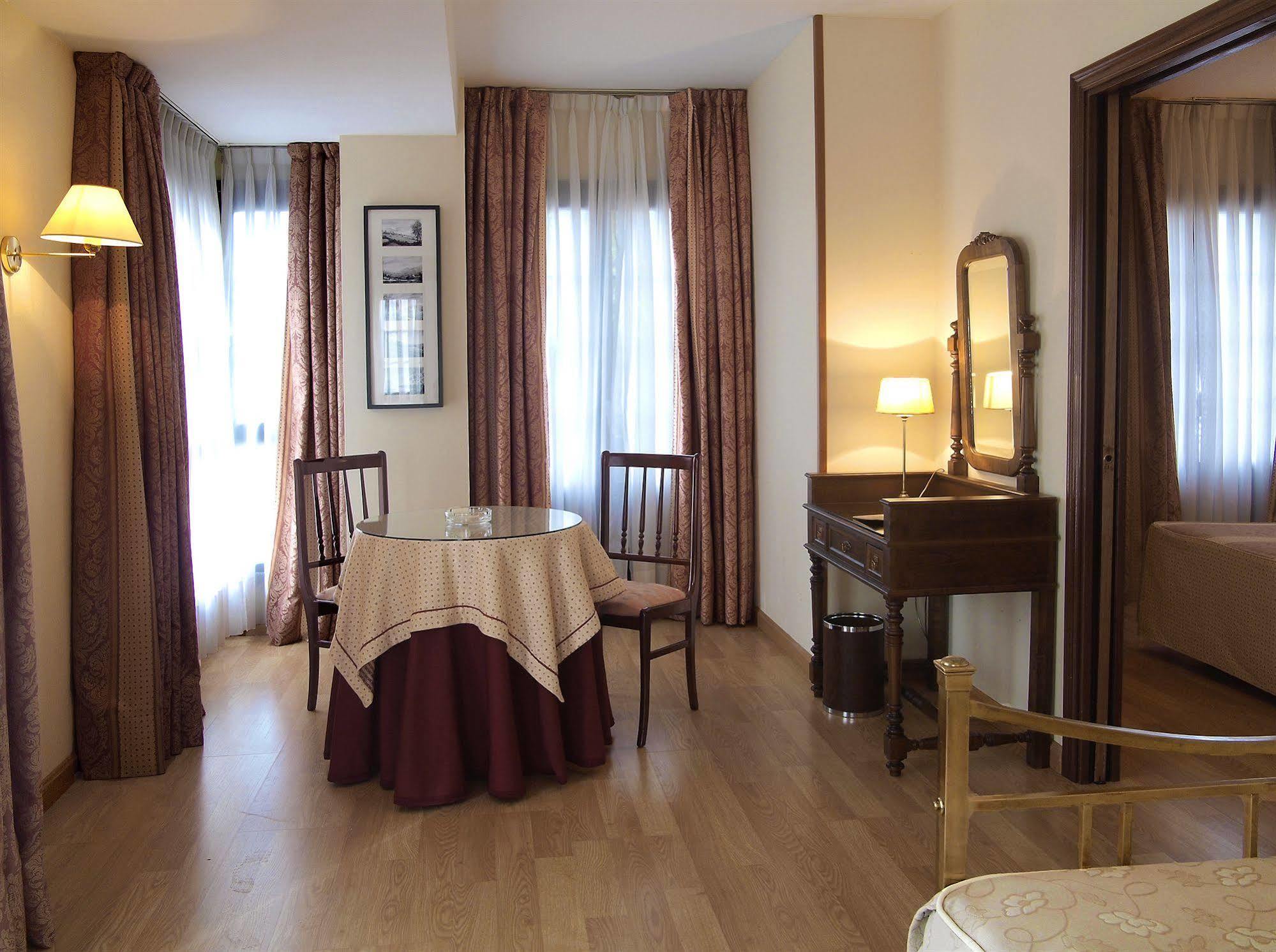 Hotel Y Apartamentos Arias Navia Esterno foto