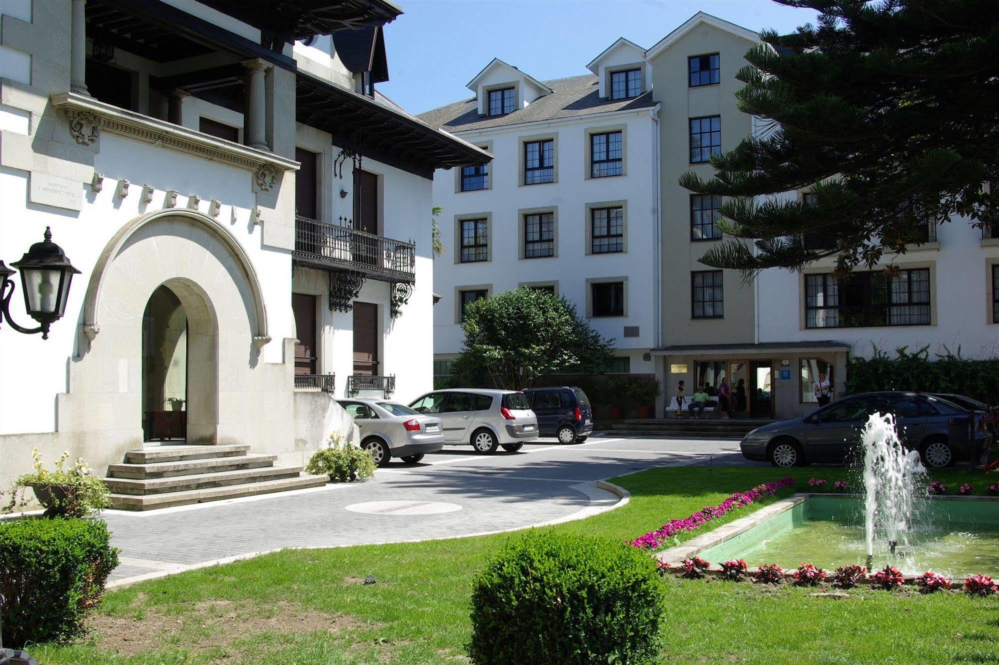 Hotel Y Apartamentos Arias Navia Esterno foto