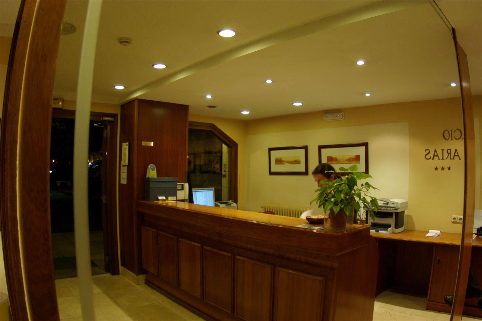 Hotel Y Apartamentos Arias Navia Esterno foto